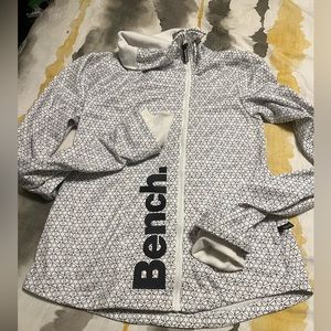 Like new Bench ladies zip up sweat shirt. Never worn. Very pretty on.